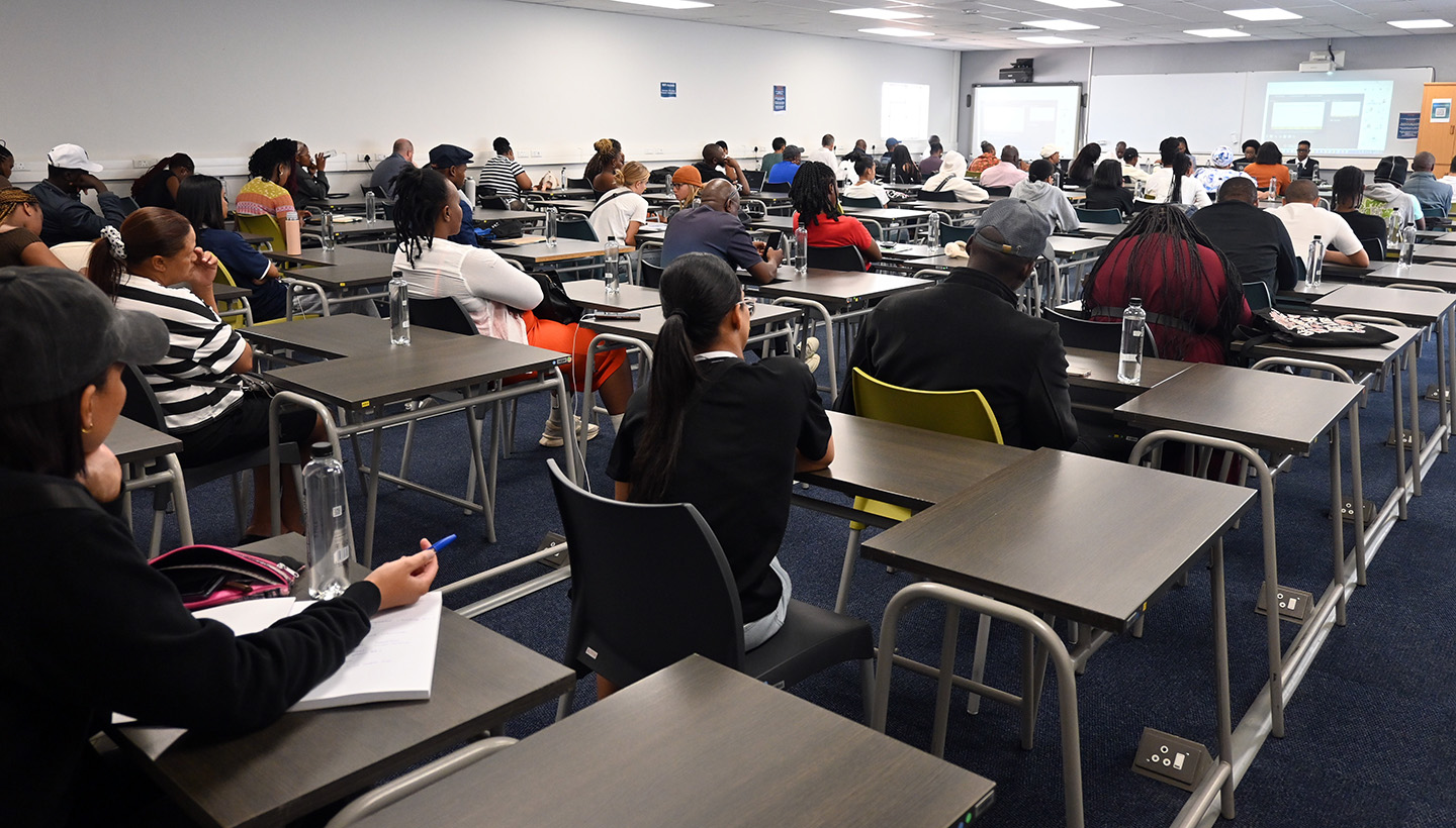 2026_Unisa WC guides first-year students_banner.jpg